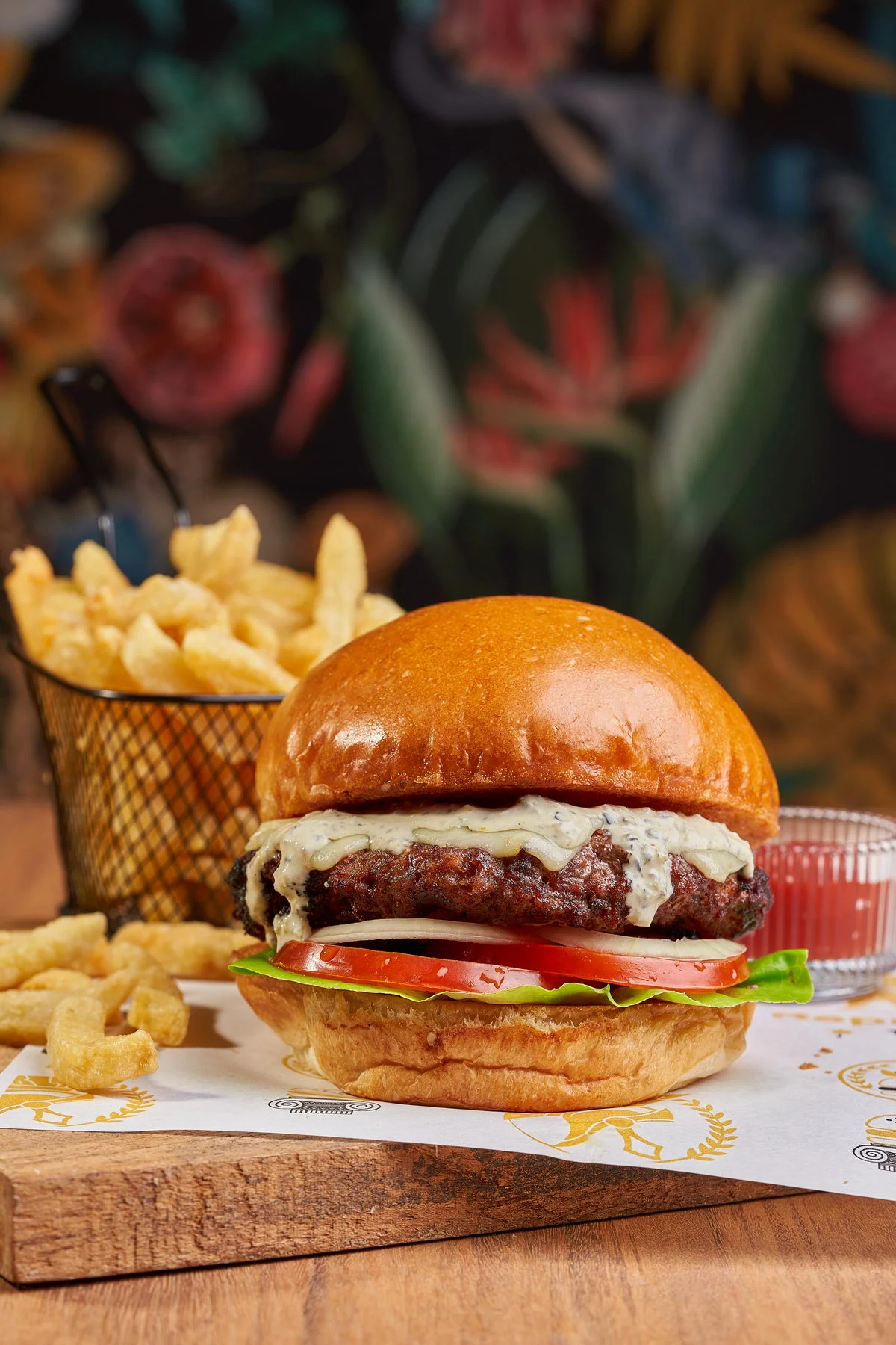 Hamburguesa con papas francesas